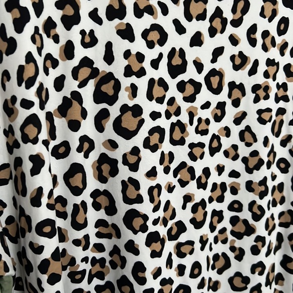 Reb in J Green and leopard top - Picture 3 of 4